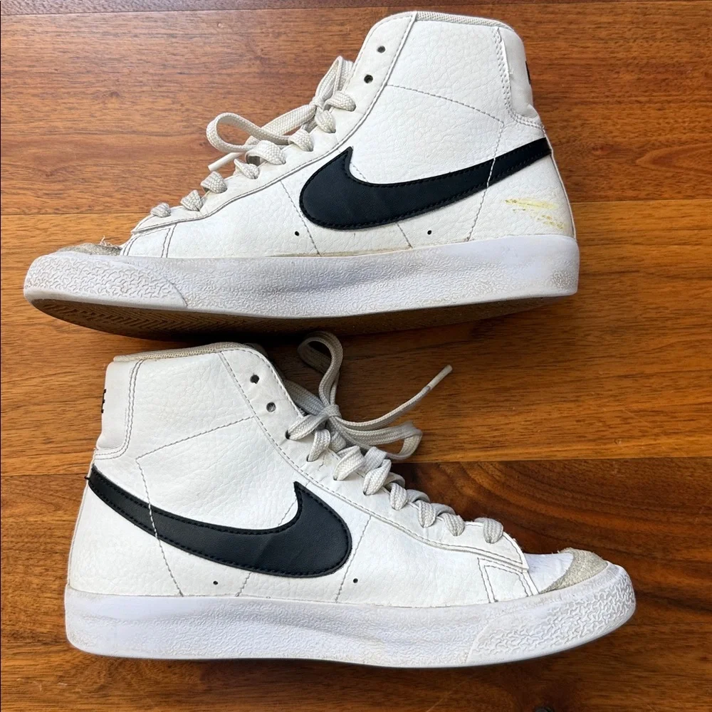 Nike Youth Blazer Mid ‘77 Size 5
